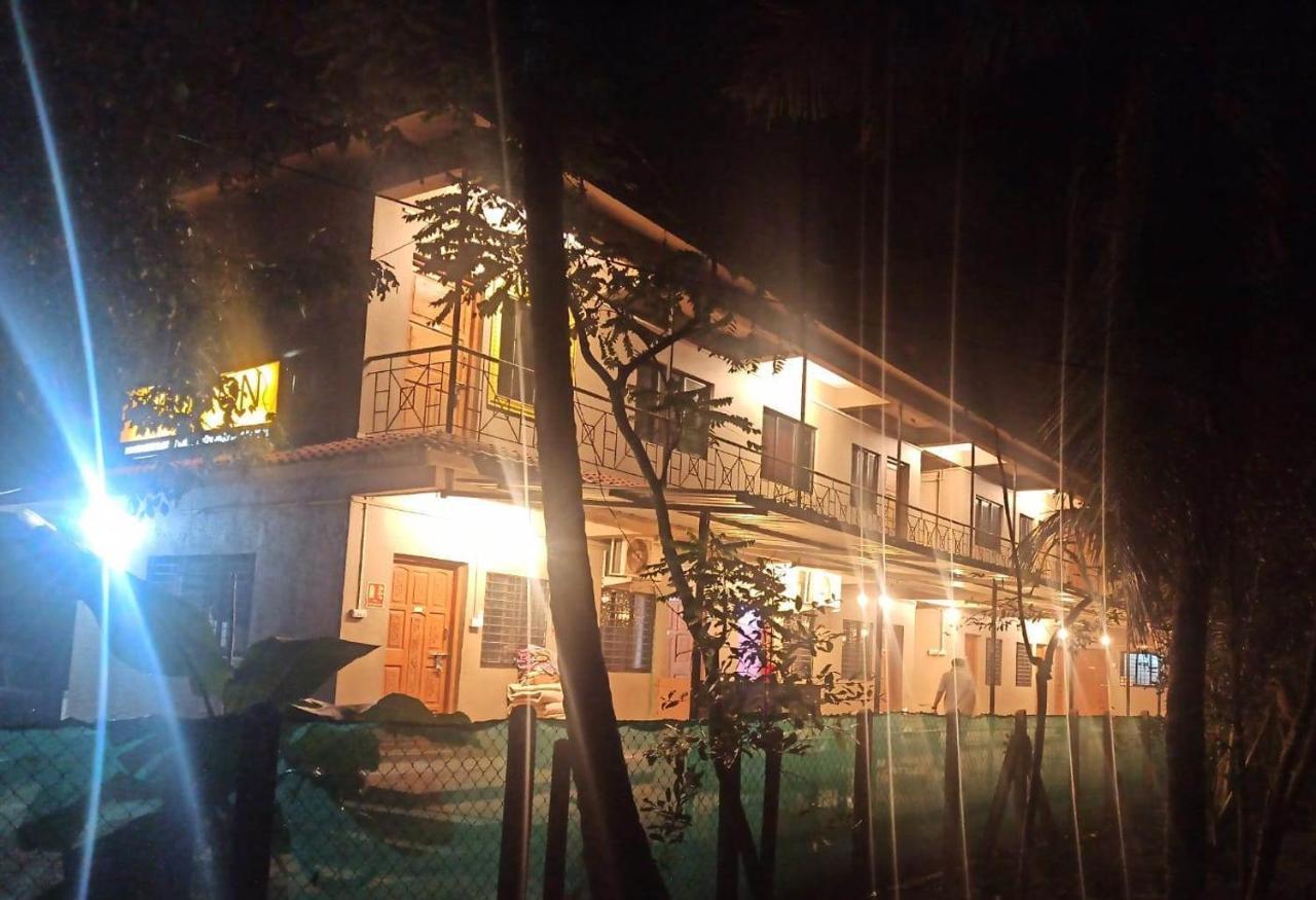 Dlite Beach Grove Cottages Alībāg Exteriör bild